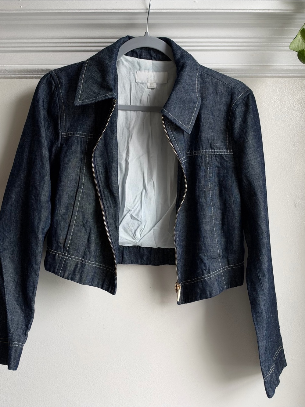 Zara Dark Wash Cropped Zip-Up Denim Jacket with Contrast Stitching - Size SM